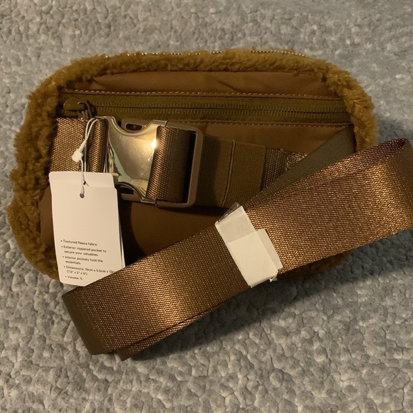 Lululemon NEW WITH TAG Everywhere Belt Bag Brown Fleece (Unisex) 1L - Picture 4 of 9